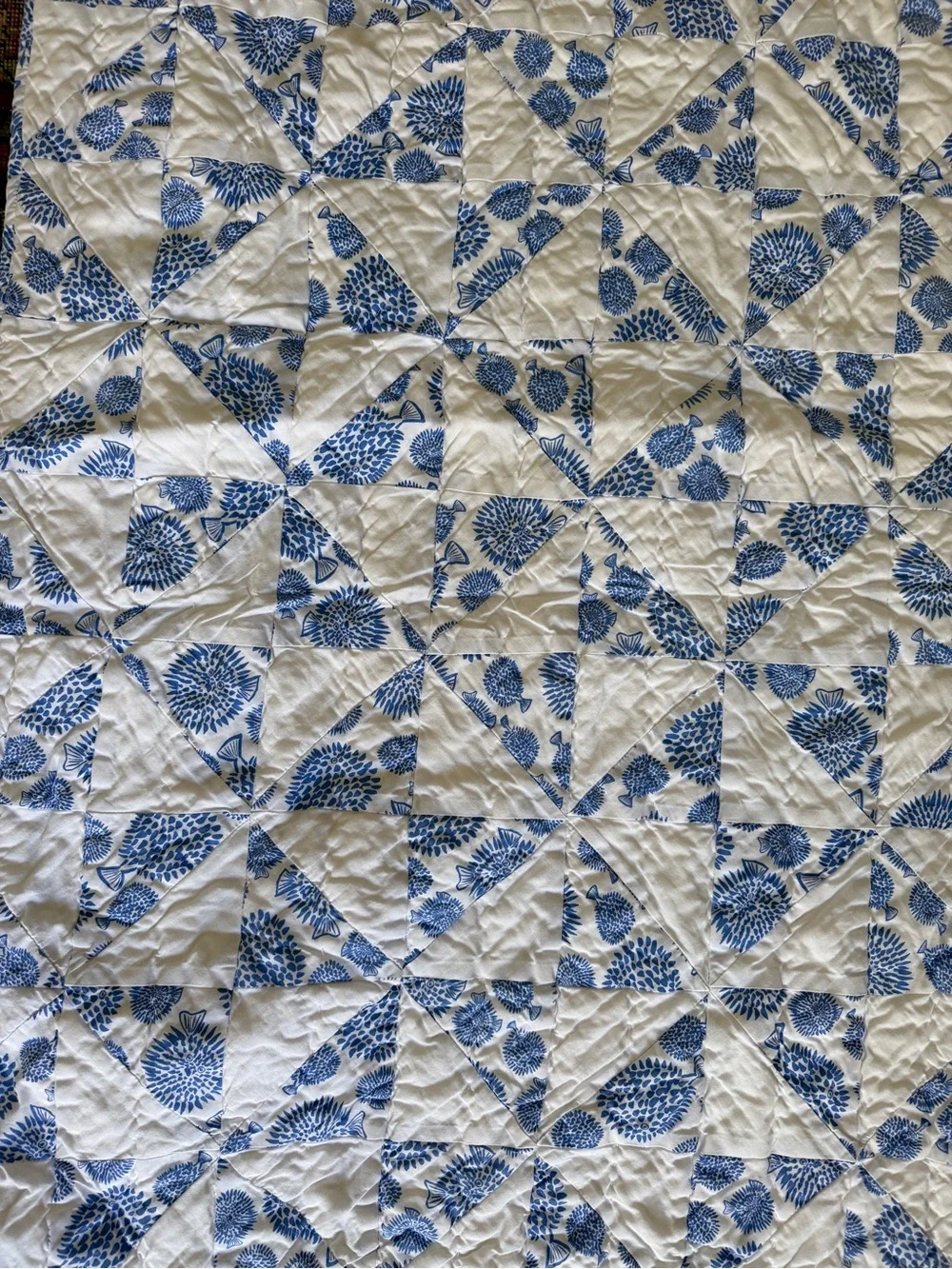 Lewis Home All Cotton Patchwork Quilt in Blowfish Pattern- Like New